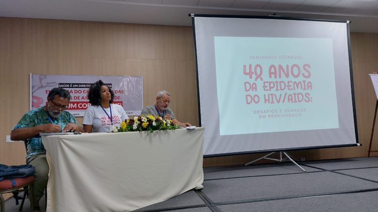 Articulação Aids de PE realiza seminário e debate os rumos da política de HIV/AIDS