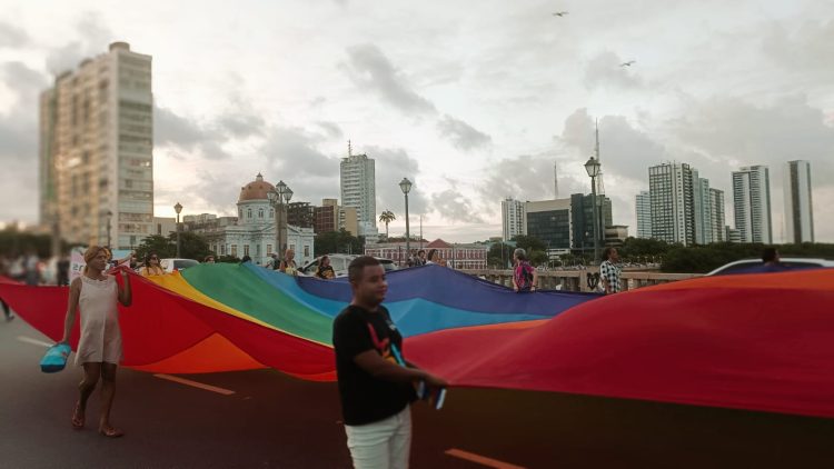 Ato marca o Dia Internacional de Enfrentamento à LGBTfobia e busca políticas públicas para a comunidade LGBTQIA+ em Pernambuco