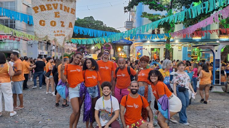 GT Jovem distribui 400 kits de prevenção combinada ao HIV no carnaval do Recife
