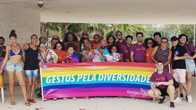 Gestos participa da 23ª Parada da Diversidade de Pernambuco com distribuição de mil kits de prevenção