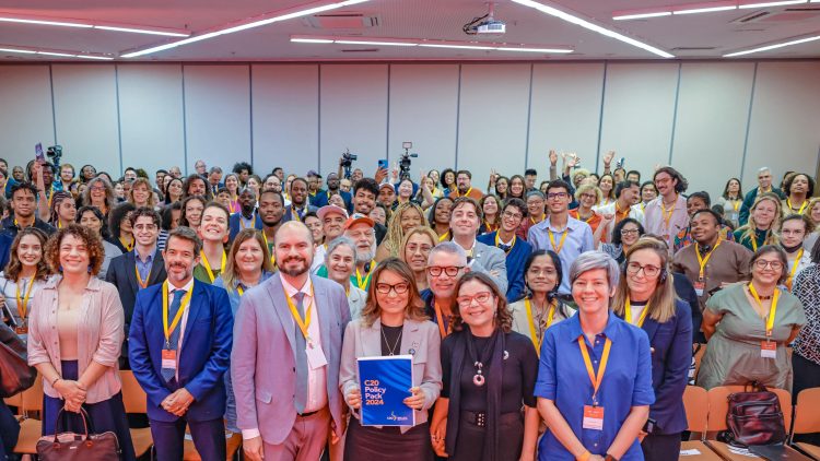 Sociedade civil global entrega pacote de políticas ao G20 em evento no Rio de Janeiro