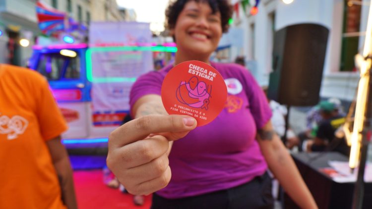 Dezembro Vermelho: Gestos tem programação intensa com festa, debates, campanha e livro sobre os 40 anos da epidemia de HIV no Recife