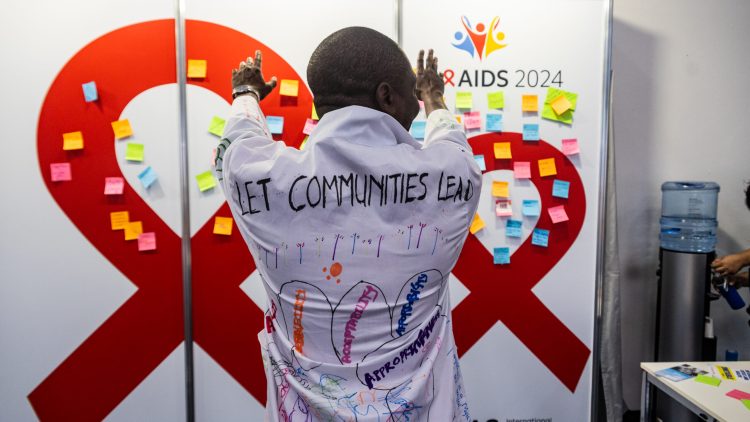 Marcha das Comunidades na AIDS 2026 convoca conferência a responder: onde está o dinheiro para a resposta à AIDS?
